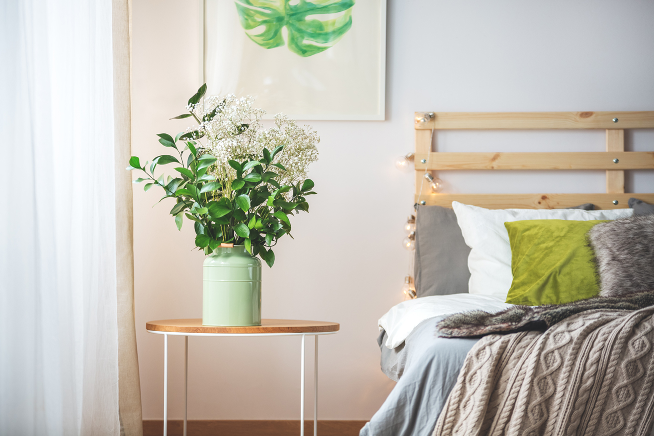 Flowers-next-to-bed